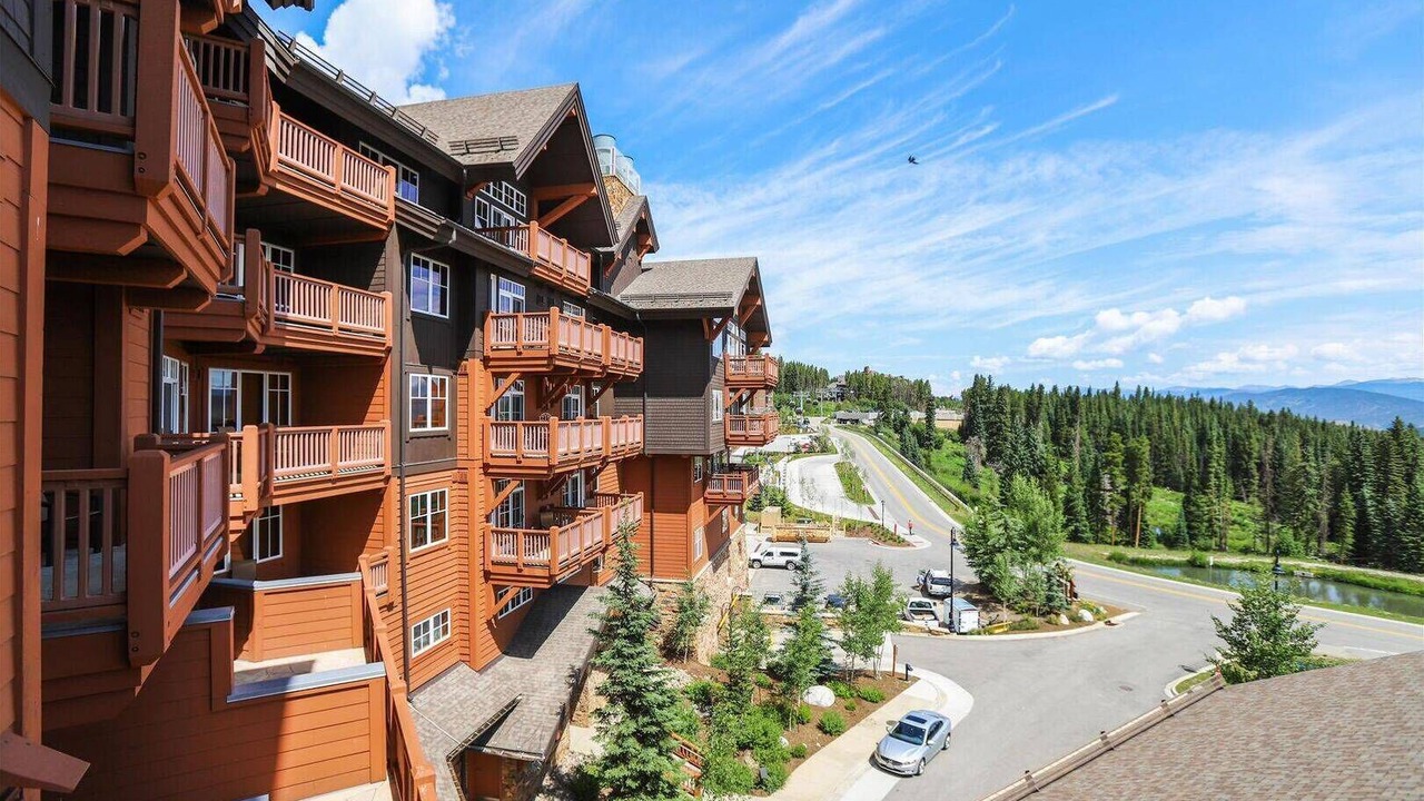 Photo of Outdoor in Peak 8
