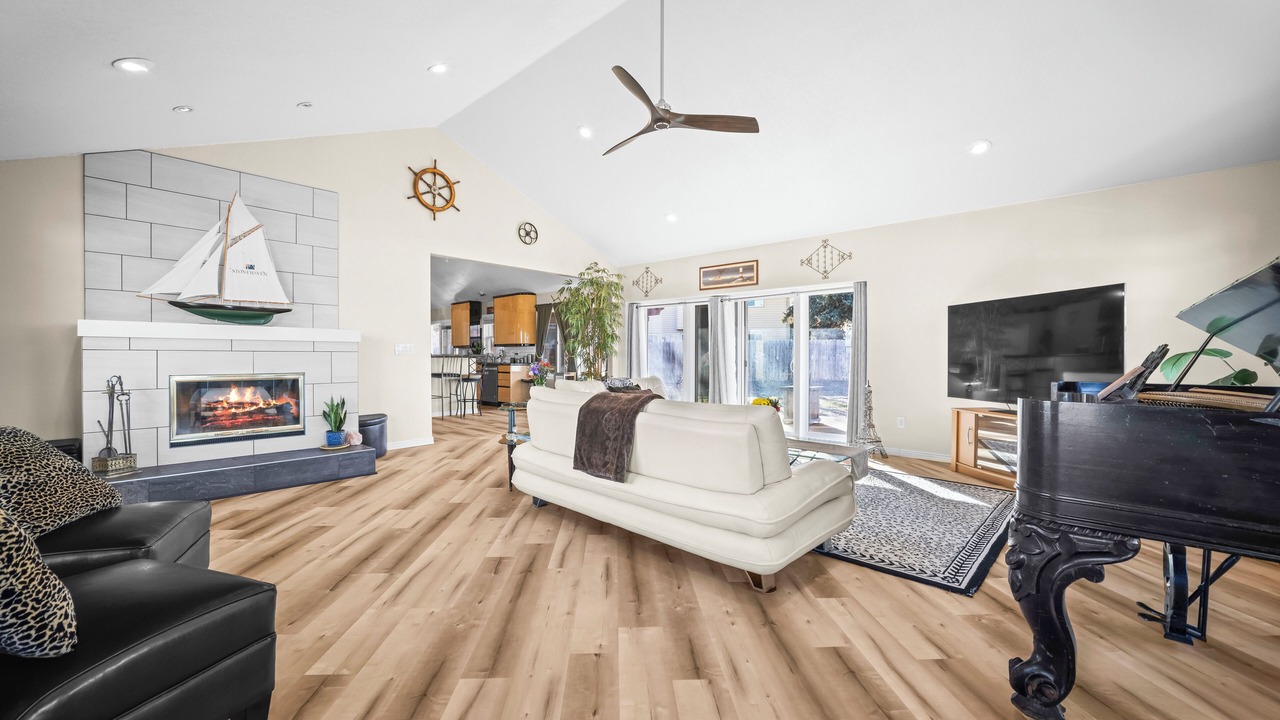 Photo of Livingroom in Lamar Heights Area
