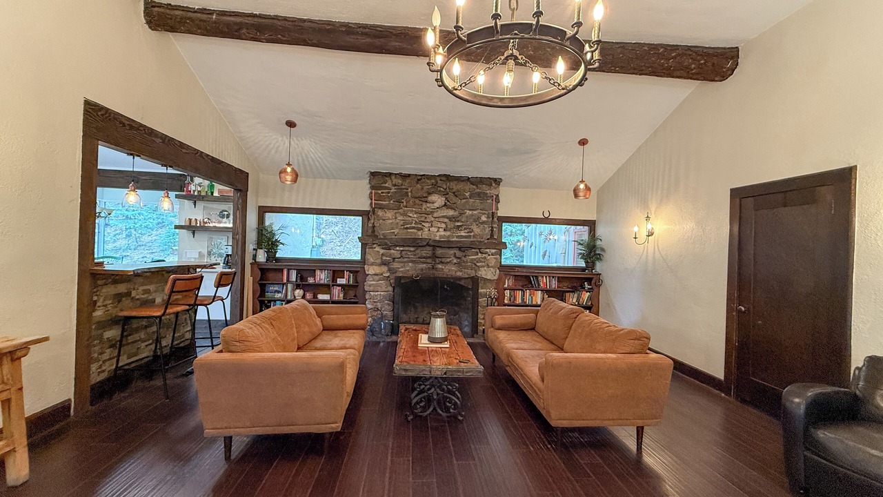 Photo of Livingroom in Kerr Gulch