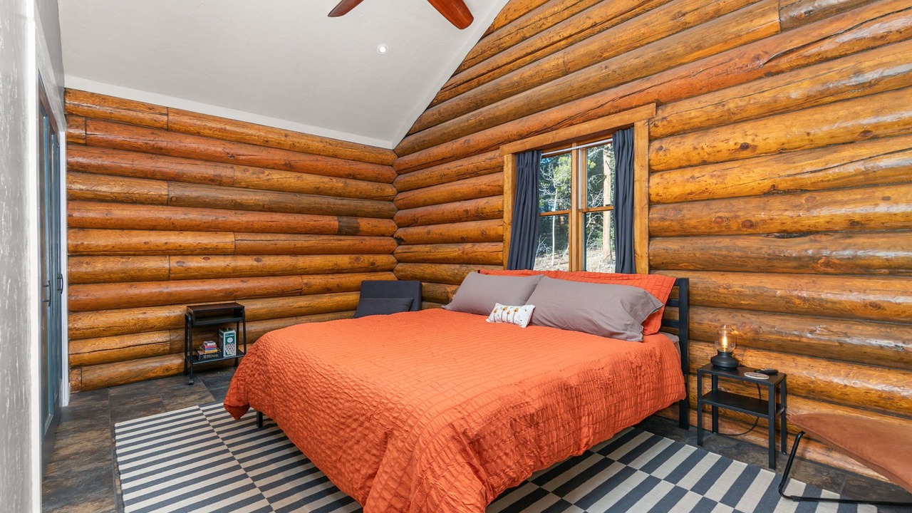 Photo of Bedroom in Black Hawk