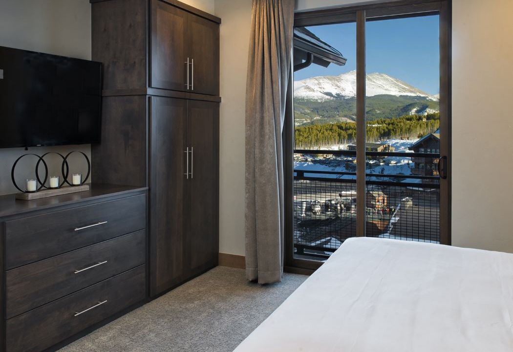 Photo of Bedroom in Peak 8