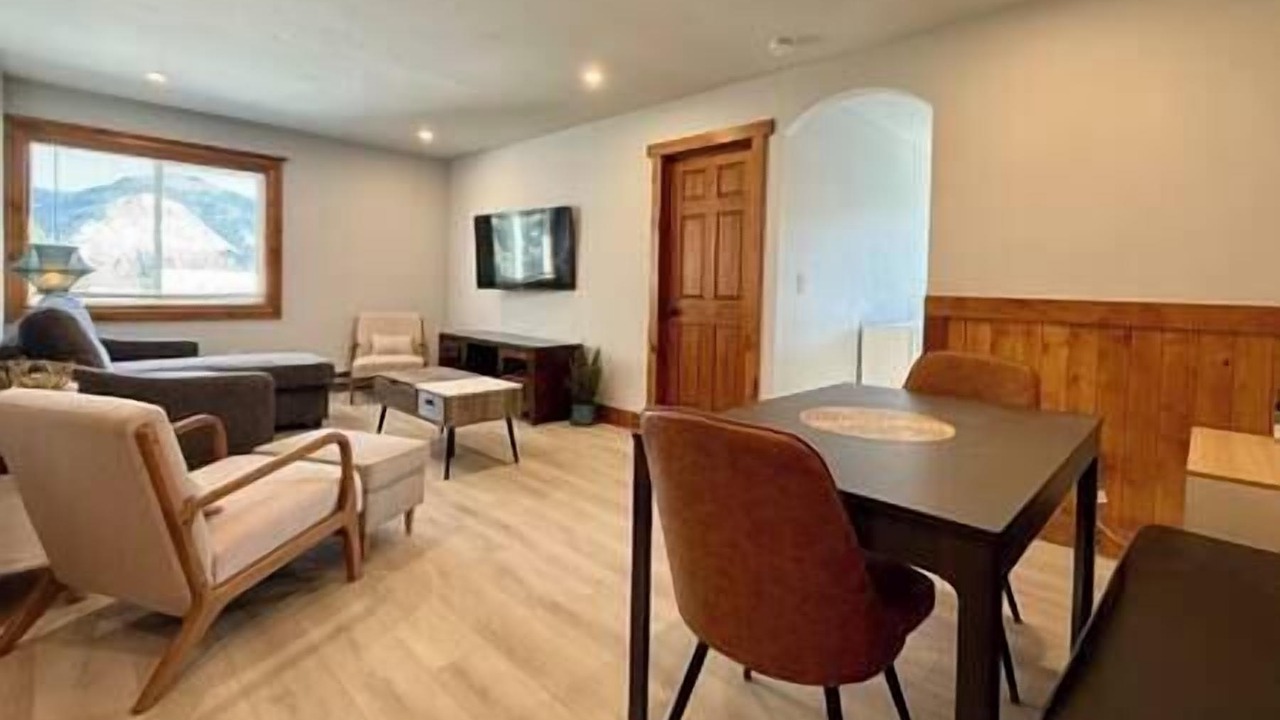 Photo of Livingroom in Avon