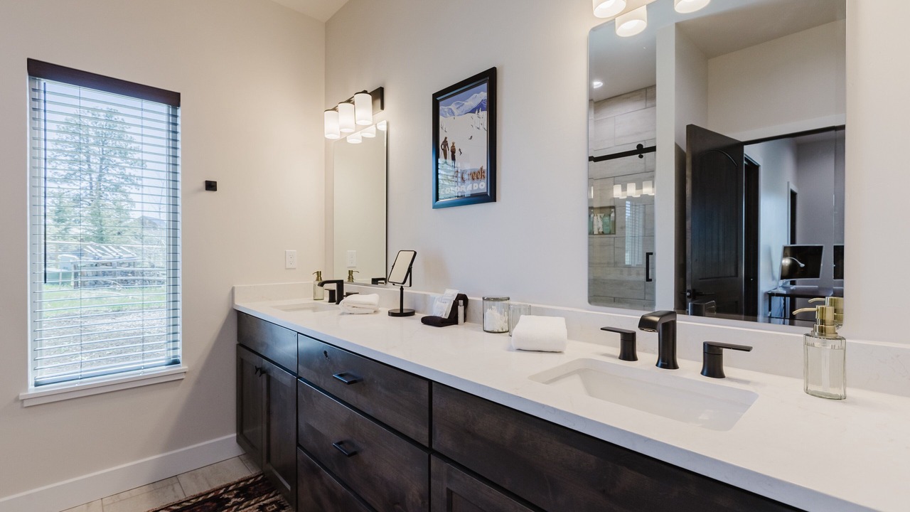 Photo of Bathroom in Lake Hatcher Park