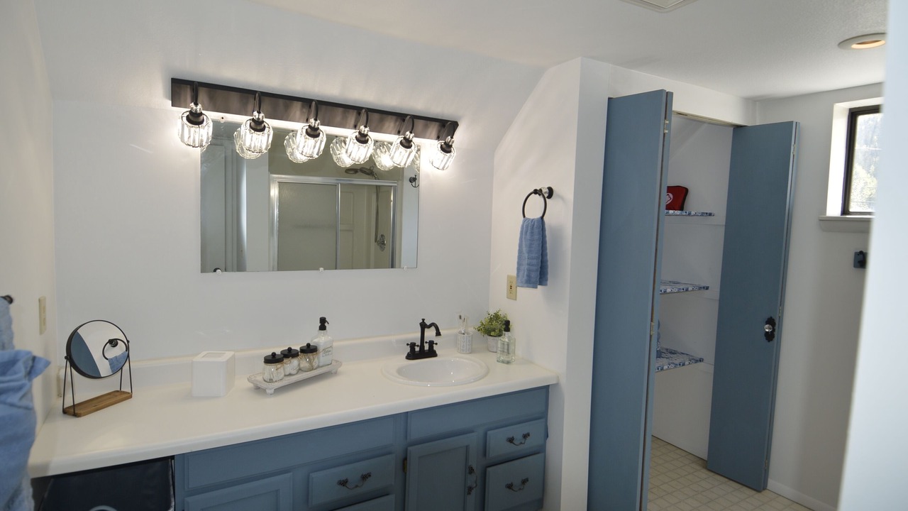 Photo of Bathroom in Silverton