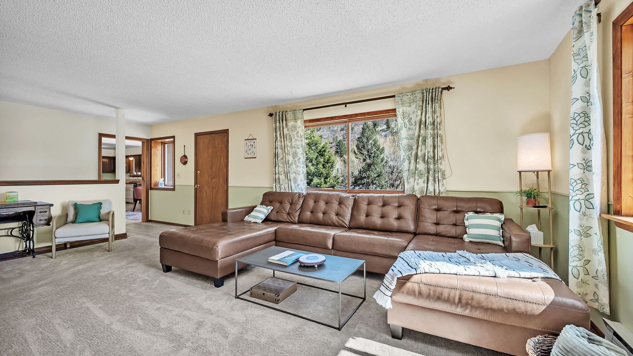 Photo of Livingroom in Green Mountain Falls
