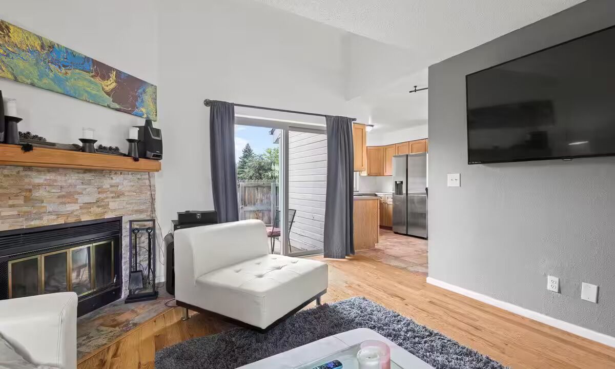 Photo of Livingroom in Ken Caryl