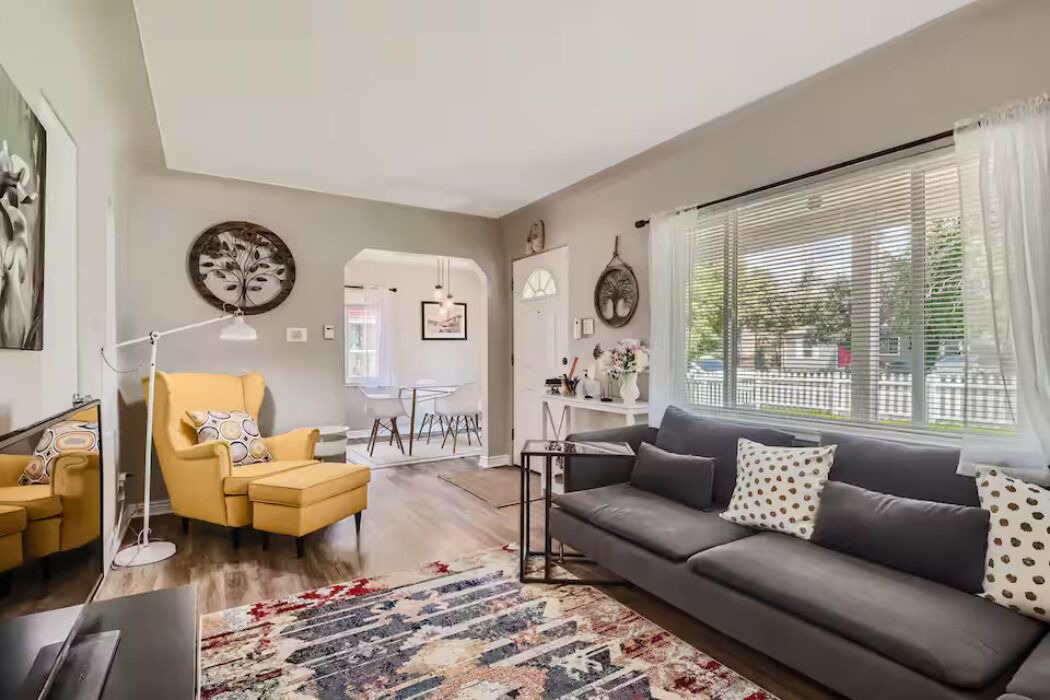 Photo of Livingroom in Delmar Parkway