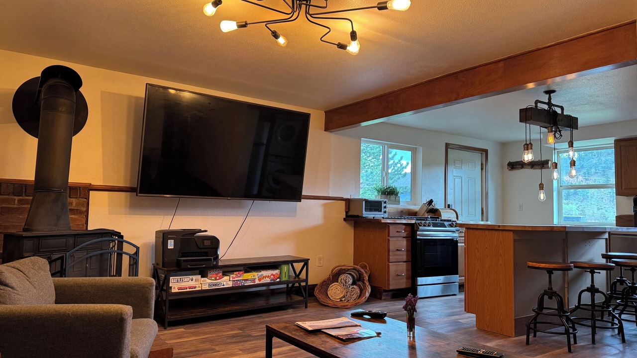 Photo of Livingroom in Kittredge