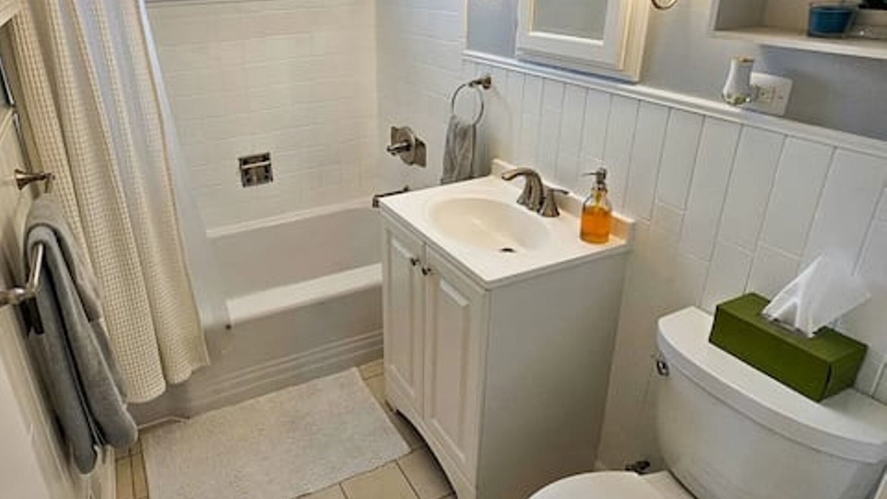 Photo of Bathroom in Hale