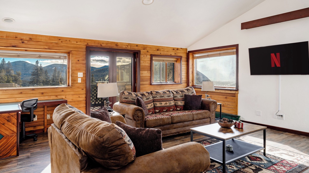 Photo of Livingroom in Evergreen