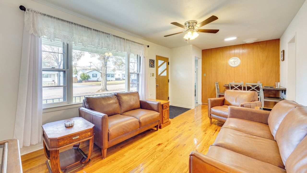 Photo of Livingroom in Pleasant Valley