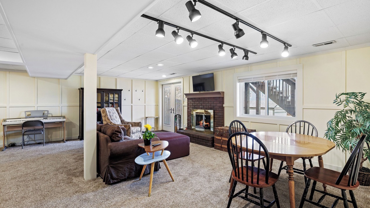 Photo of Livingroom in North Central Westminster