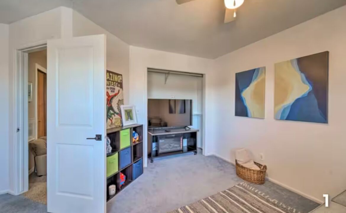 Photo of Livingroom in South Westminster