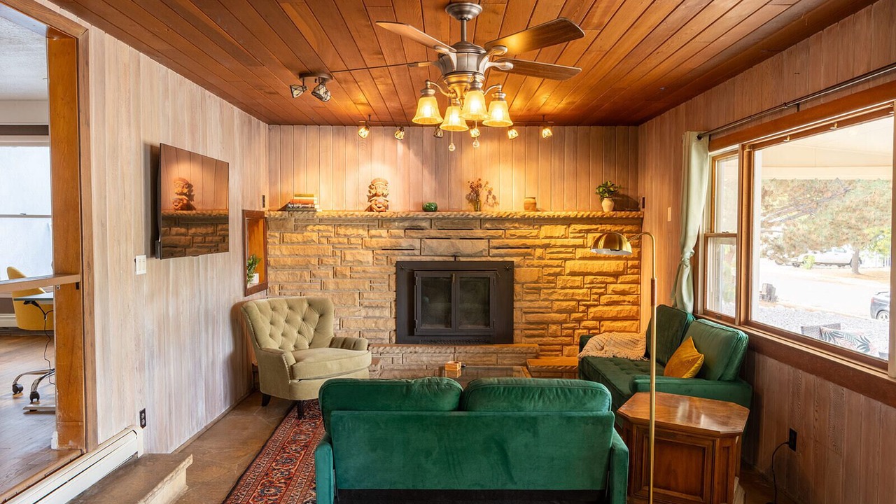 Photo of Livingroom in Aztec
