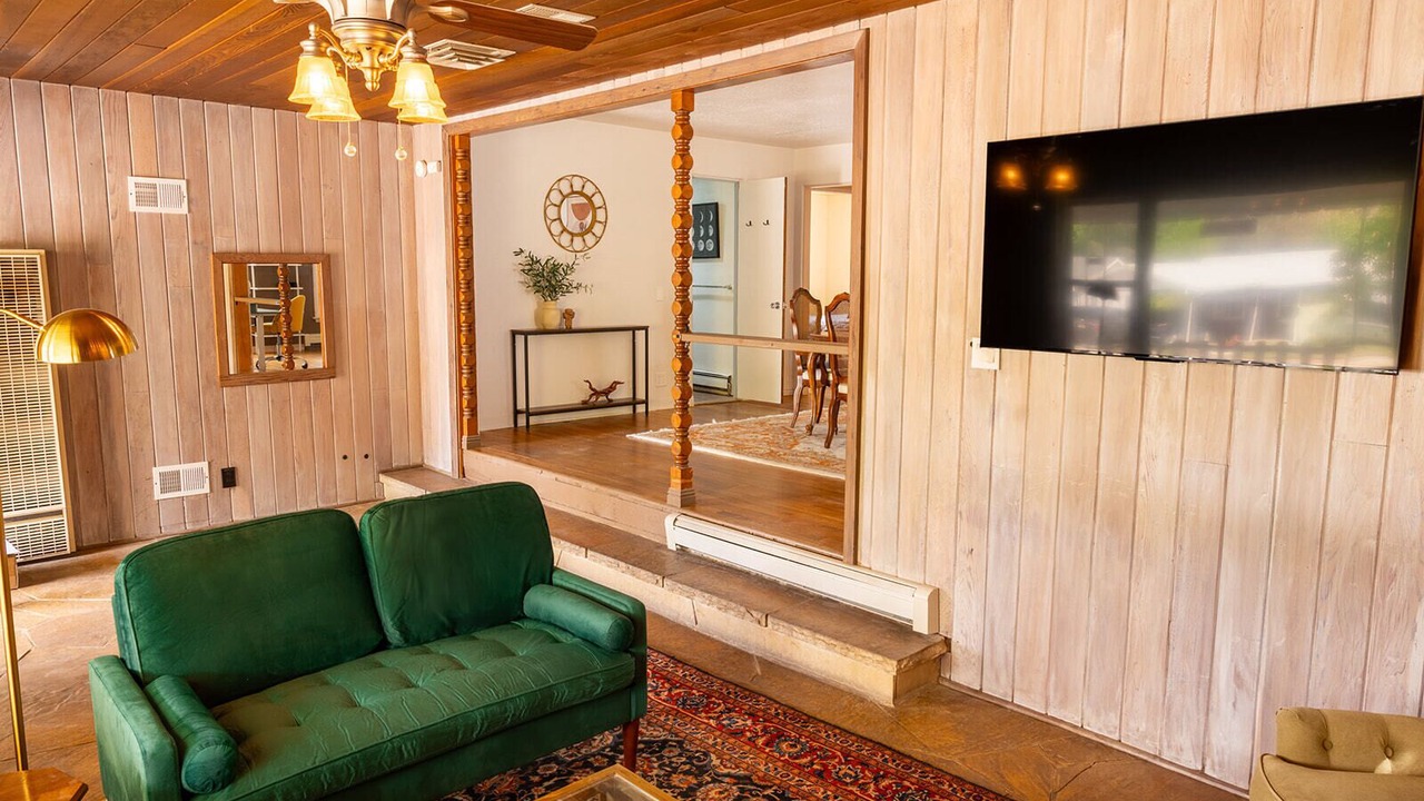 Photo of Livingroom in Aztec