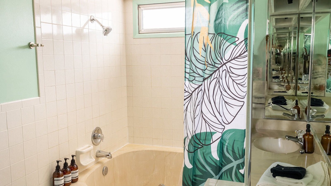 Photo of Bathroom in Aztec