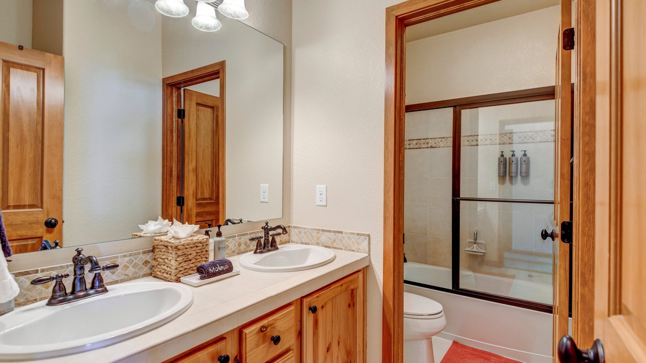Photo of Bathroom in Rendezvous