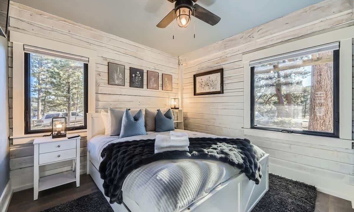 Photo of Bedroom in Indian Hills