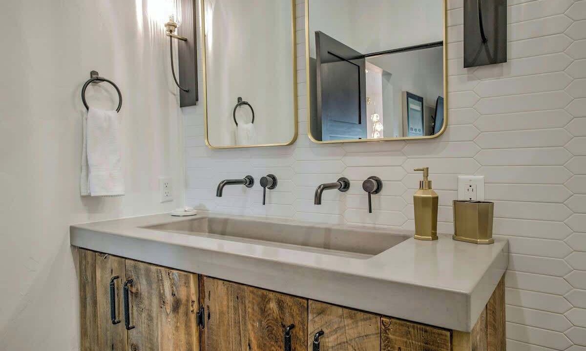 Photo of Bathroom in Warrior's Mark