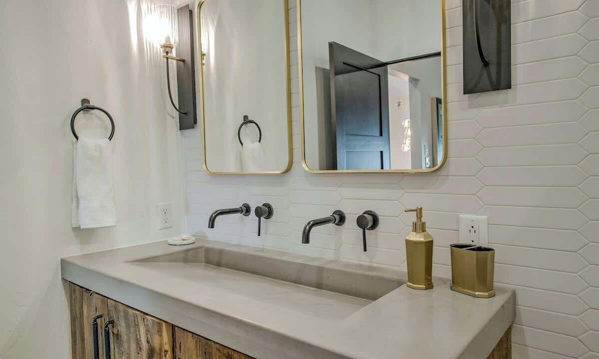 Photo of Bathroom in Warrior's Mark