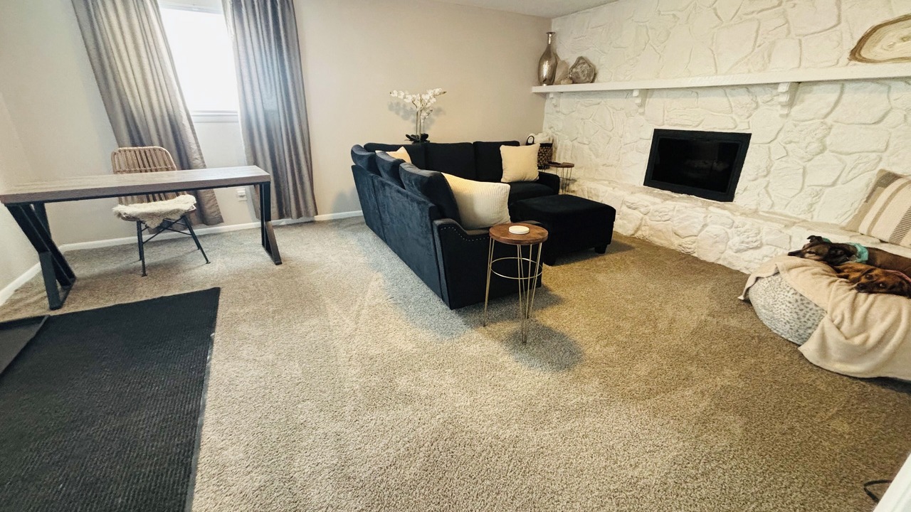 Photo of Livingroom in Delmar Parkway