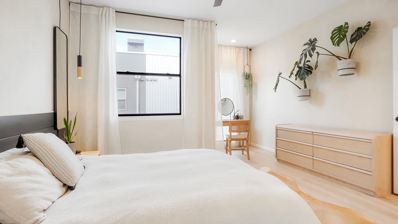 Photo of Bedroom in Five Points