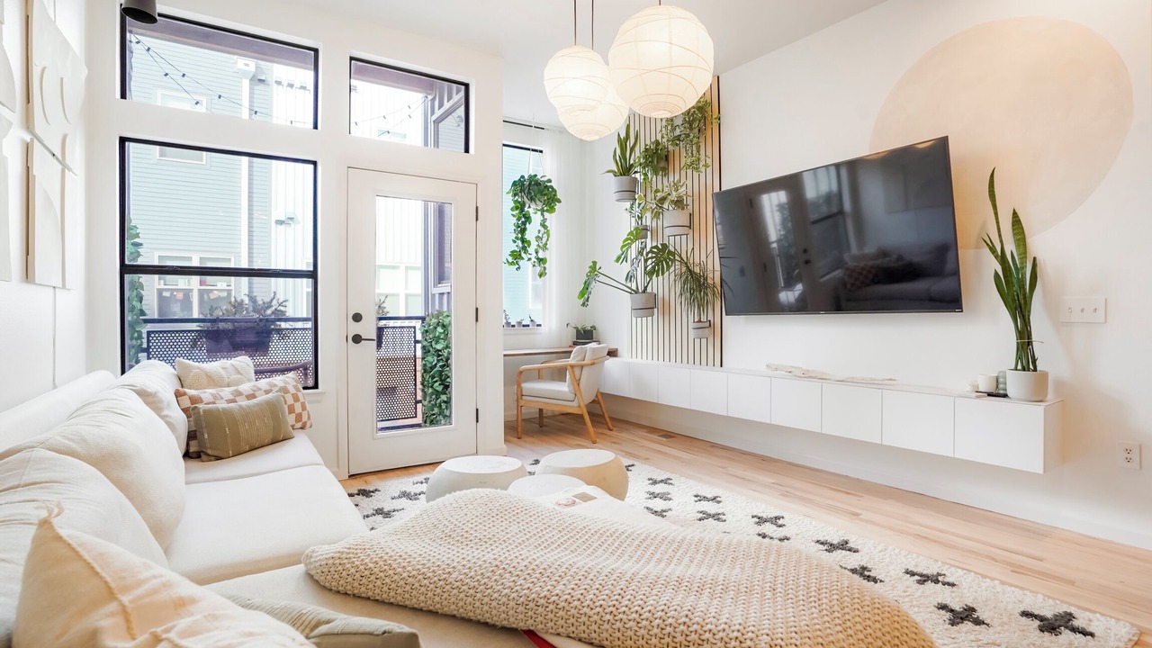 Photo of Livingroom in Five Points