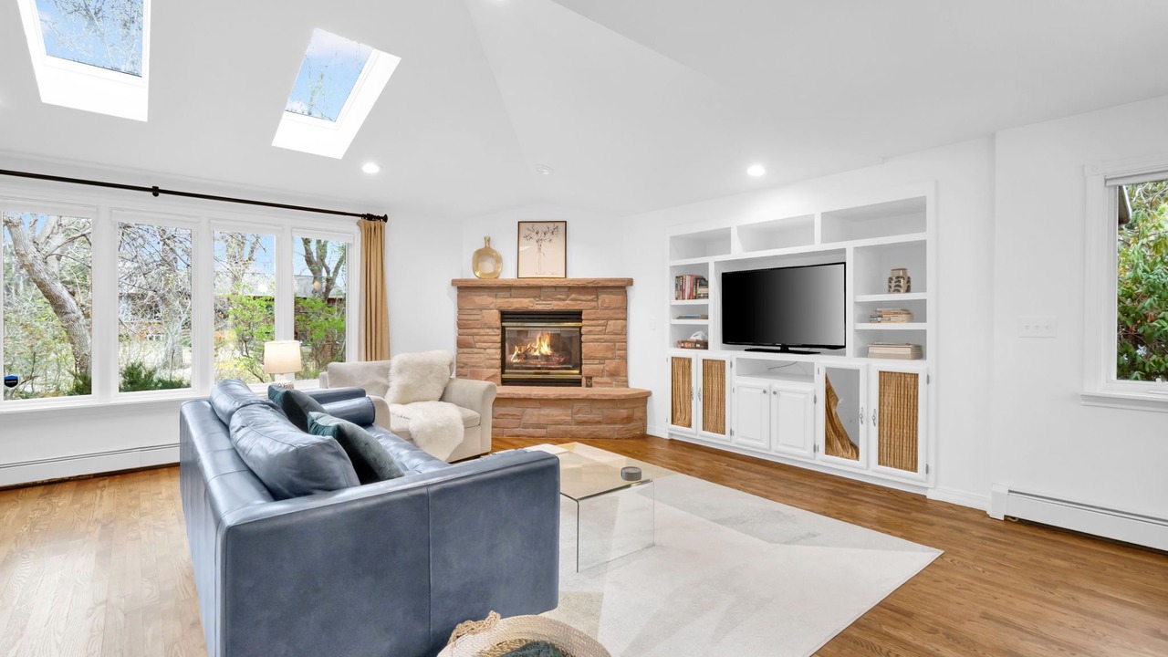 Photo of Livingroom in Interurban Park