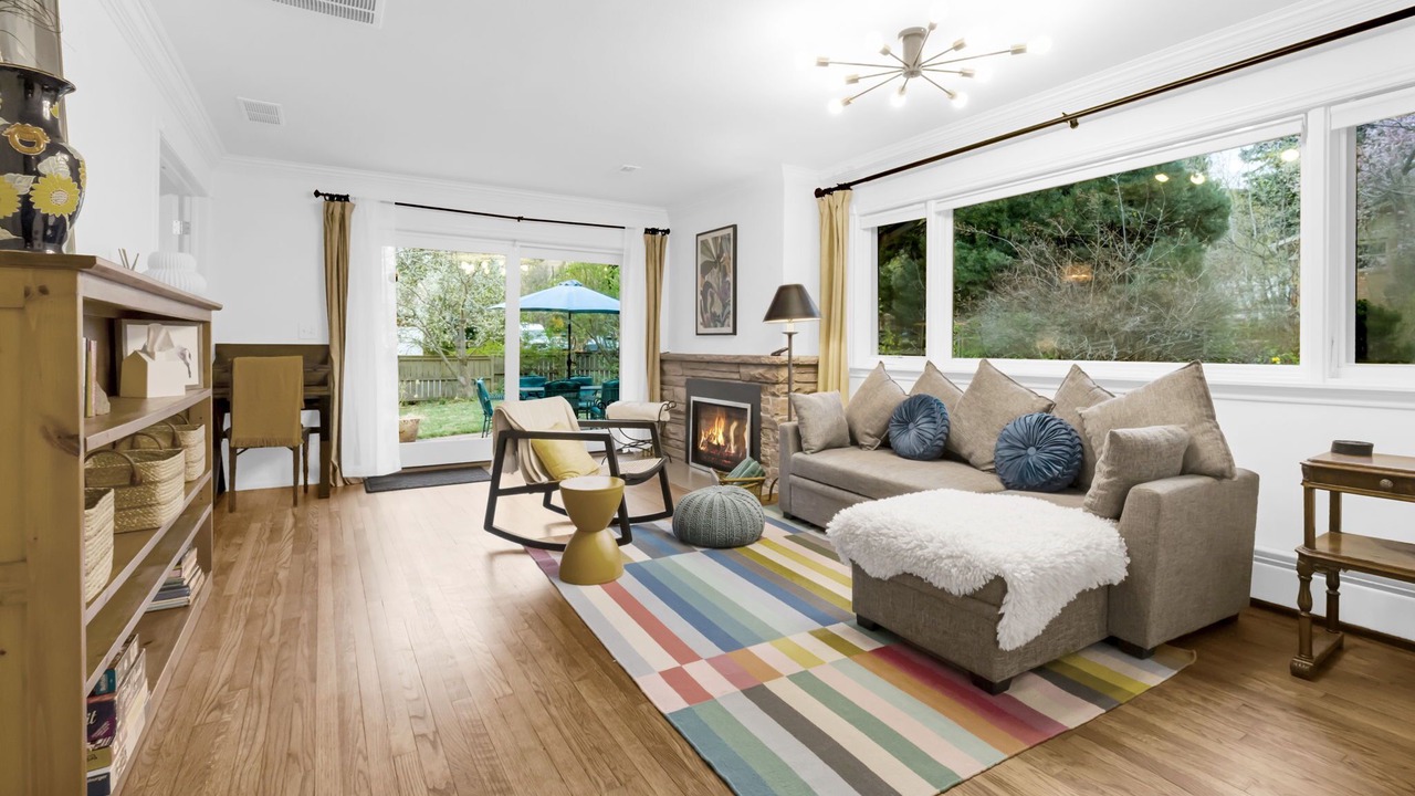 Photo of Livingroom in Interurban Park