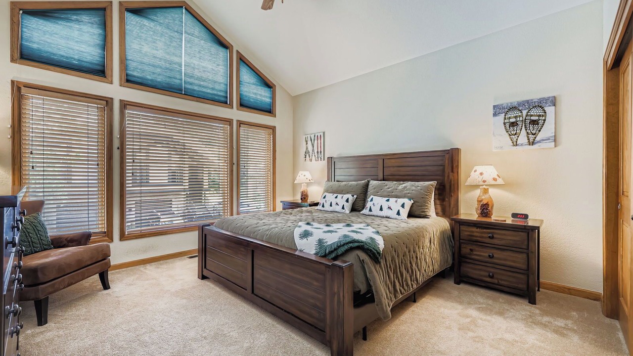 Photo of Bedroom in Peak 9