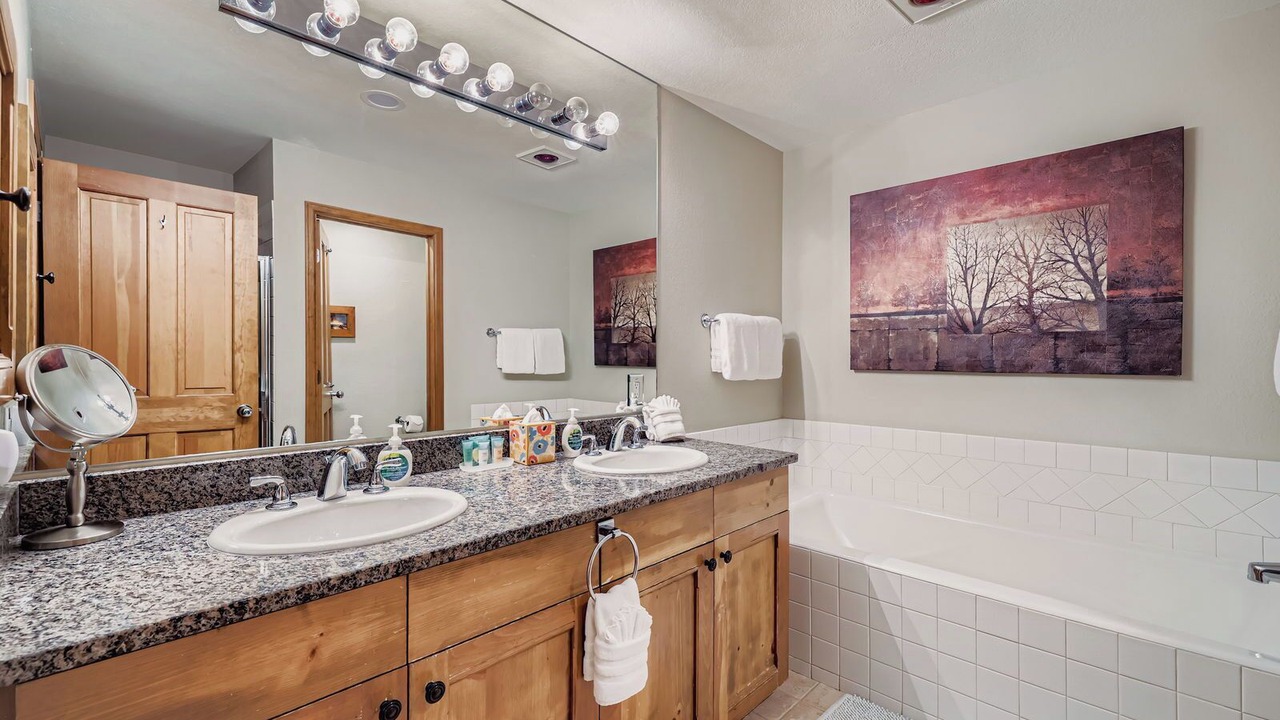 Photo of Bathroom in Peak 9