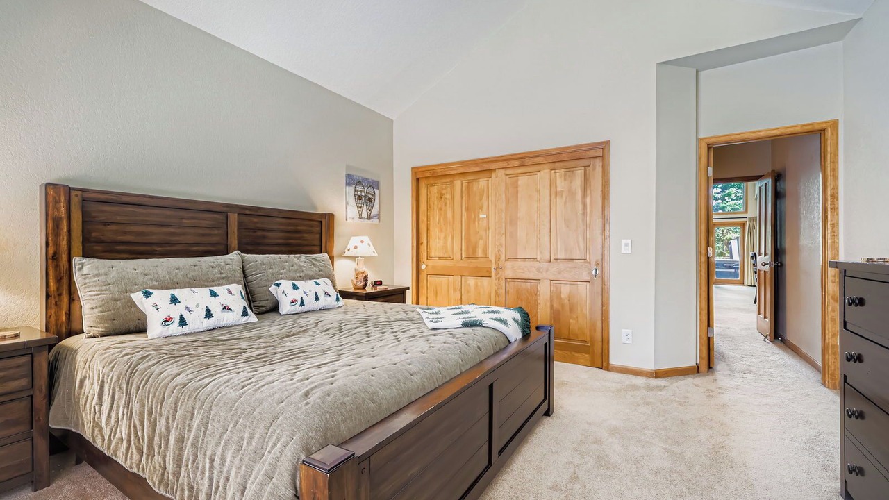 Photo of Bedroom in Peak 9