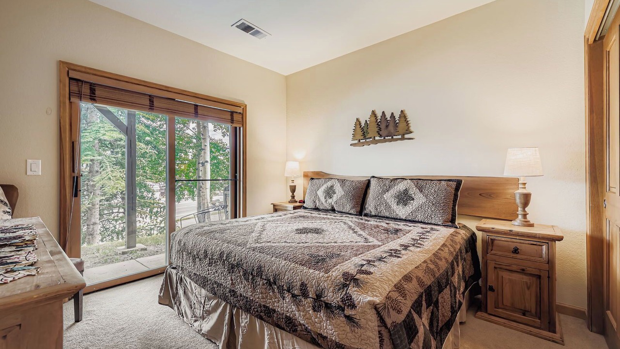 Photo of Bedroom in Peak 9