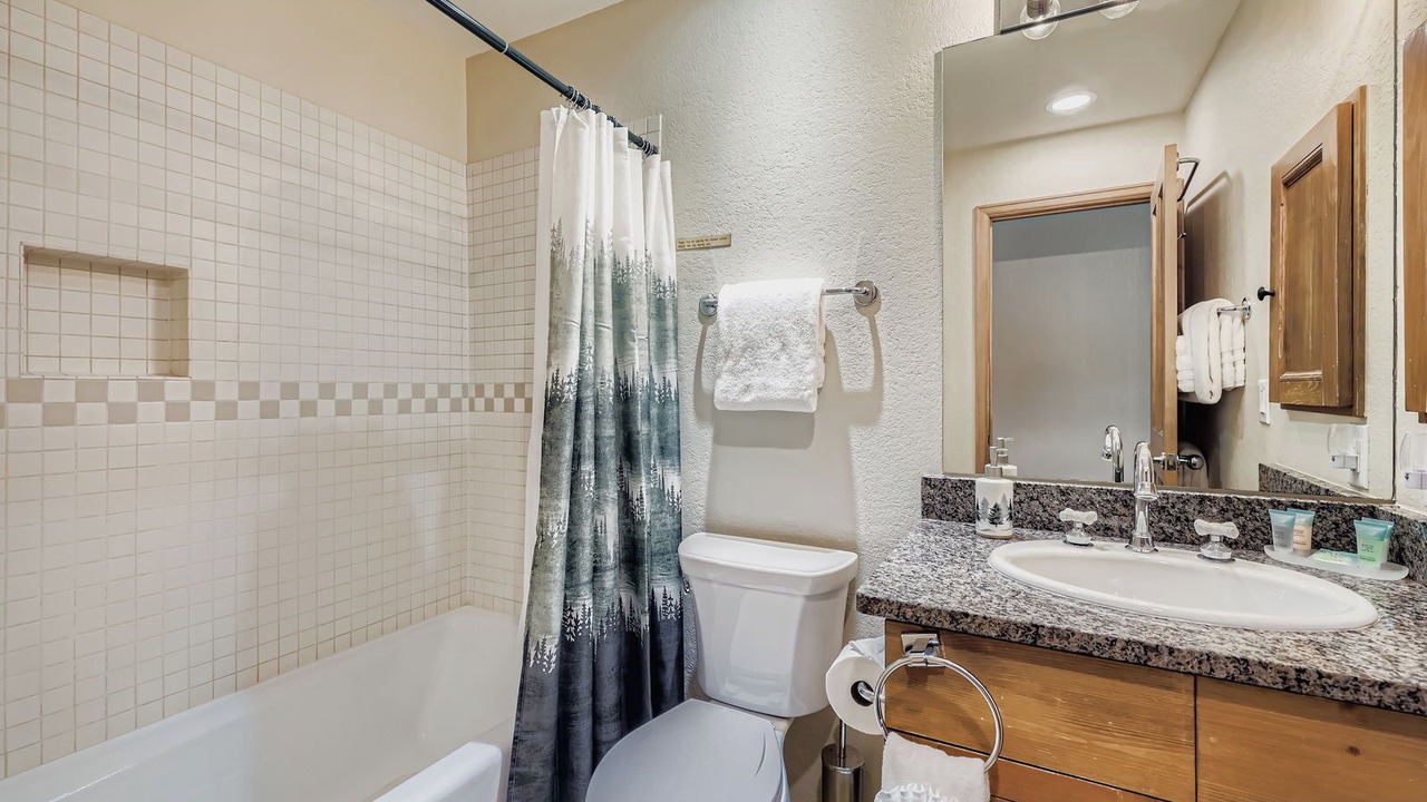 Photo of Bathroom in Peak 9