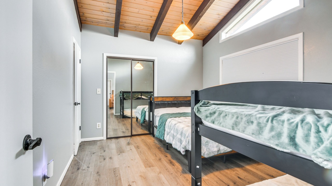 Photo of Bedroom in Evergreen Meadows