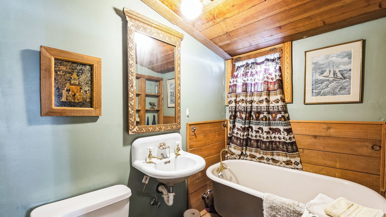 Photo of Bathroom in Green Mountain Falls