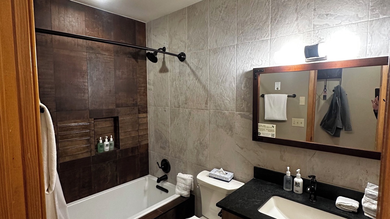 Photo of Bathroom in Four O'Clock