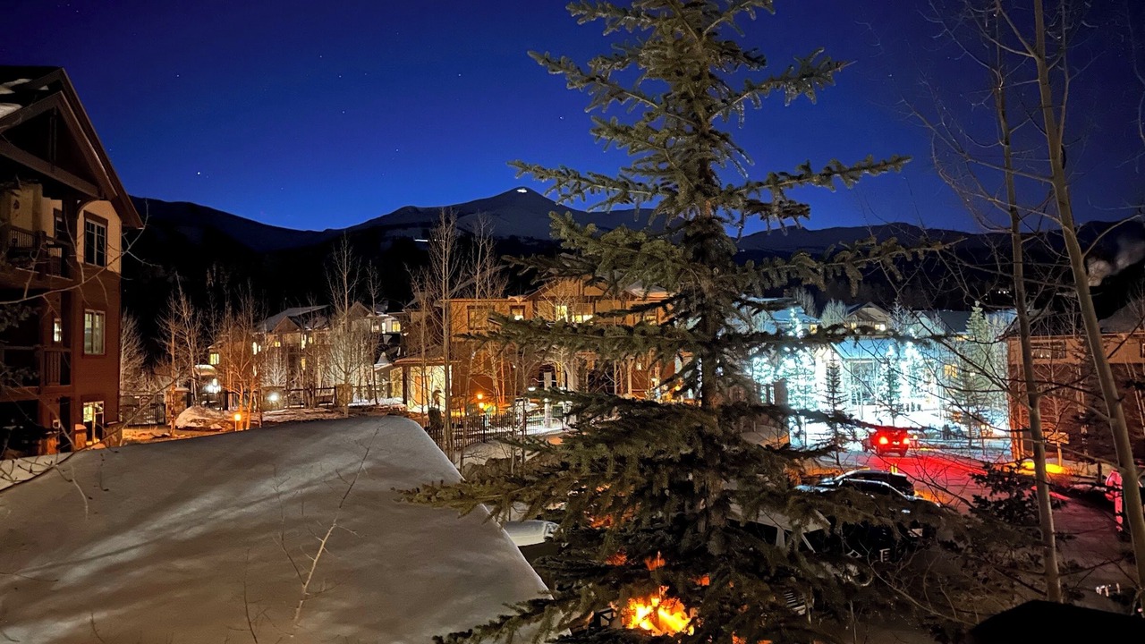 Photo of Outdoor in Four O'Clock
