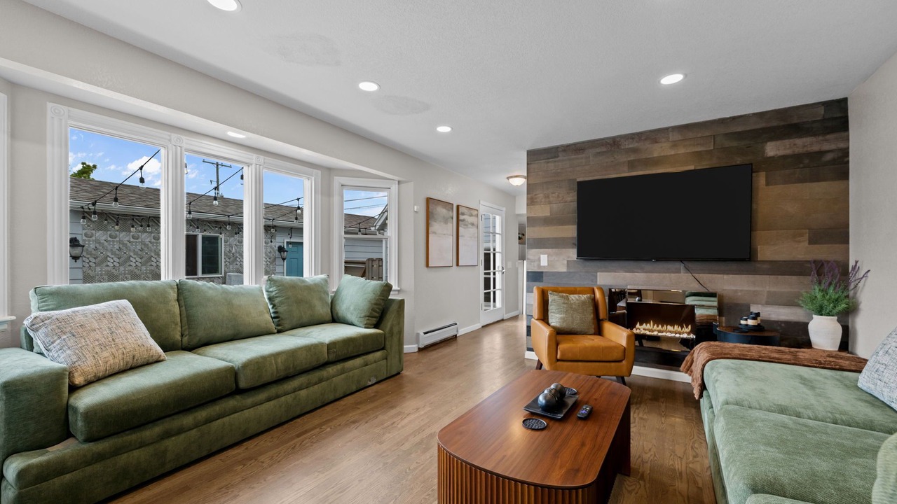 Photo of Livingroom in Englewood