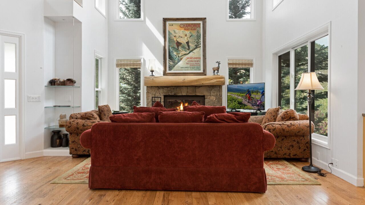 Photo of Livingroom in Highland Meadows