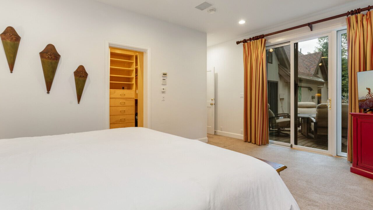 Photo of Bedroom in Highland Meadows