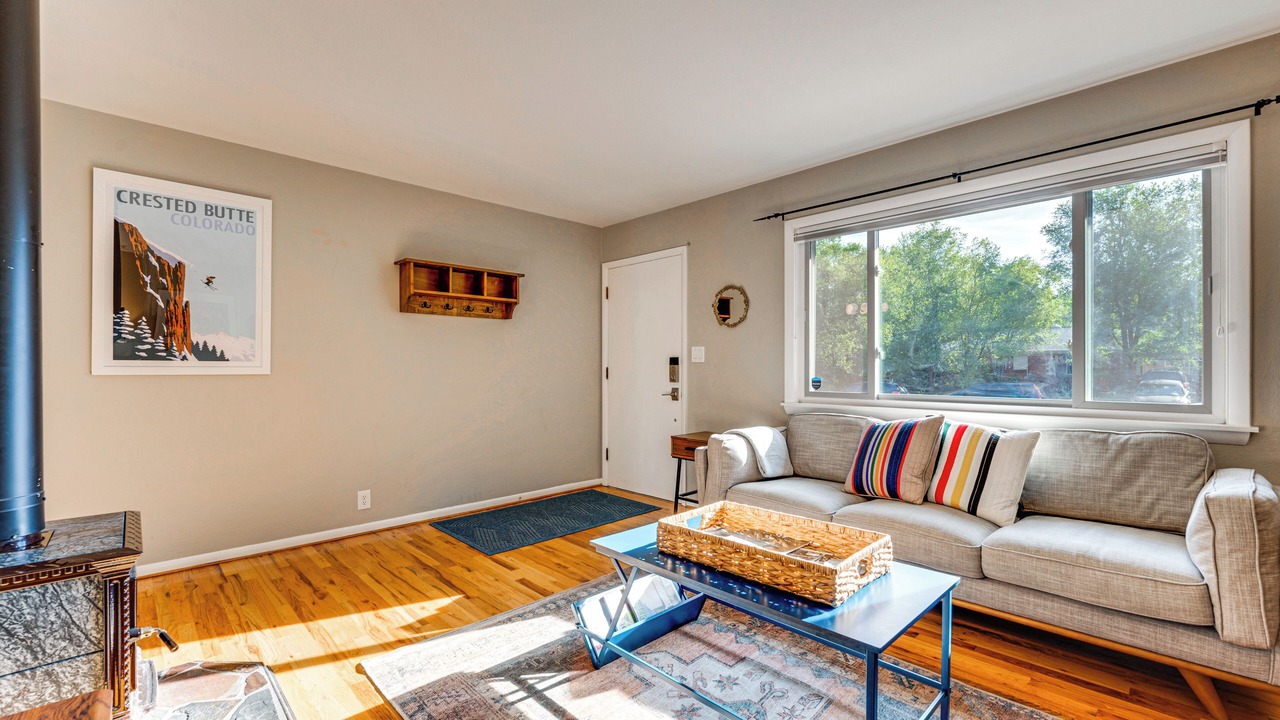 Photo of Livingroom in Baseline Sub