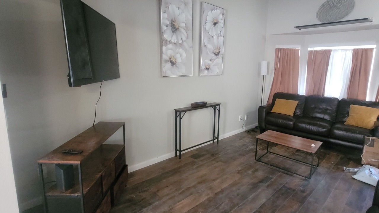 Photo of Livingroom in Aurora
