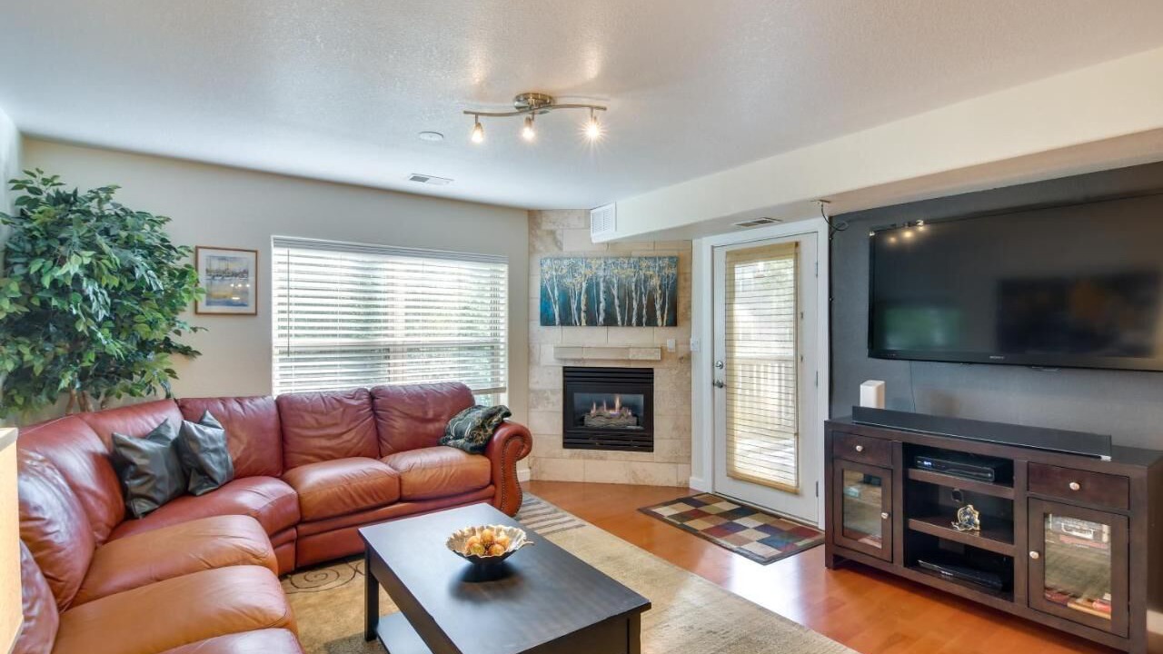 Photo of Livingroom in Edwards