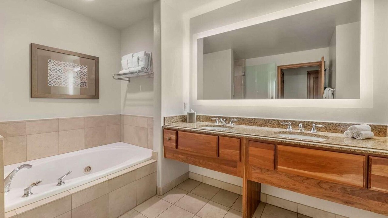Photo of Bathroom in Peak 9