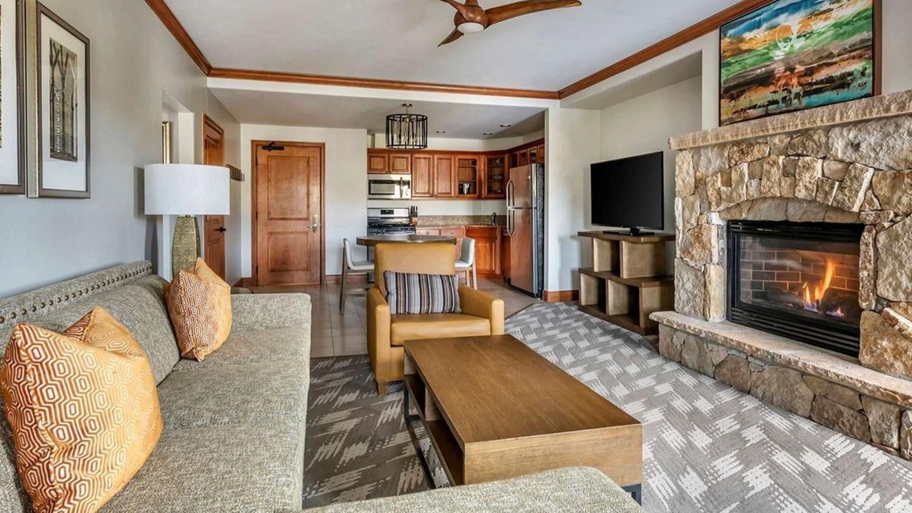 Photo of Livingroom in Peak 9