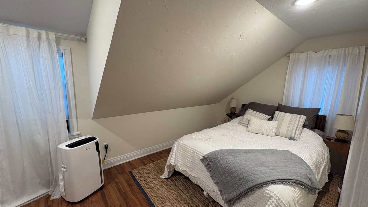 Photo of Bedroom in Cheyenne Canyon