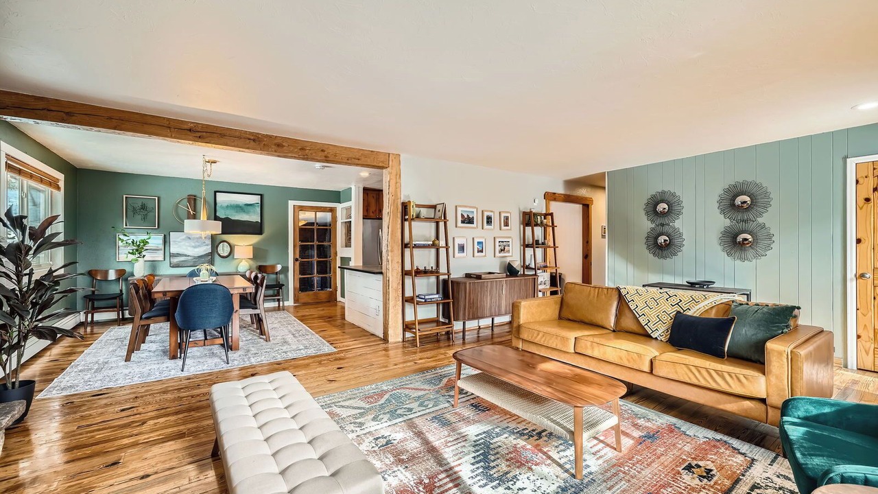 Photo of Livingroom in North Central Evergreen