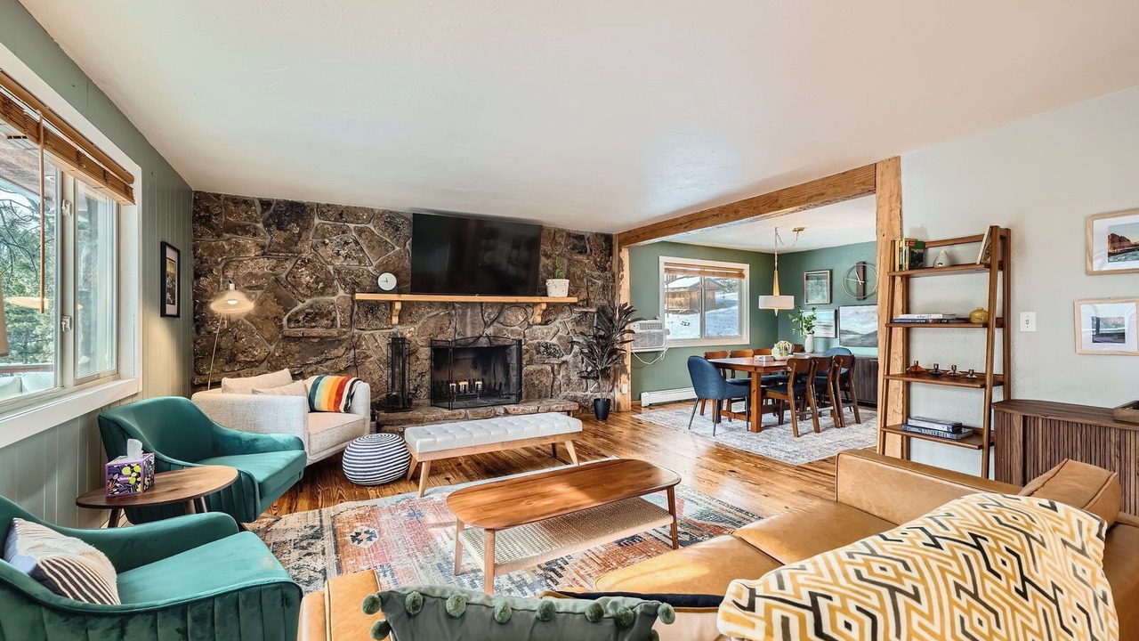 Photo of Livingroom in North Central Evergreen