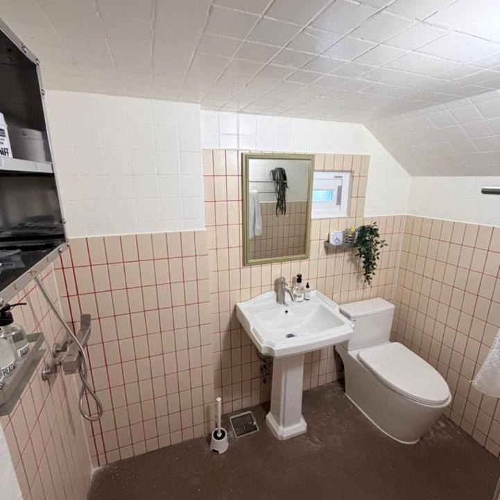 Photo of Bathroom in Suyeong-Gu